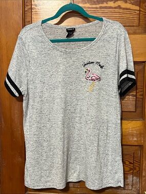TORRID Flamingo Tee Vacation Mode Torrid Size 1, Measures Like an XL